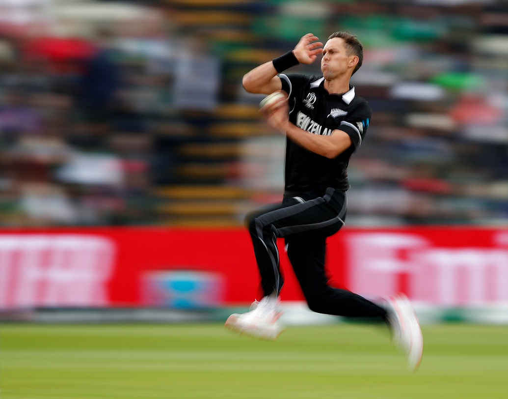 এ বারের বিশ্বকাপে দুরন্ত ফর্মে থাকা রোহিত সামলেছেন স্টার্ক, আমির, মালিঙ্গাদের মতো দুরন্ত পেসারদের। তাই আশা করাই যায় যে সেমিফাইনালেও তিনি প্রতিরোধ গড়ে তুলবেন বোল্টের গোলাগুলির বিরুদ্ধে।