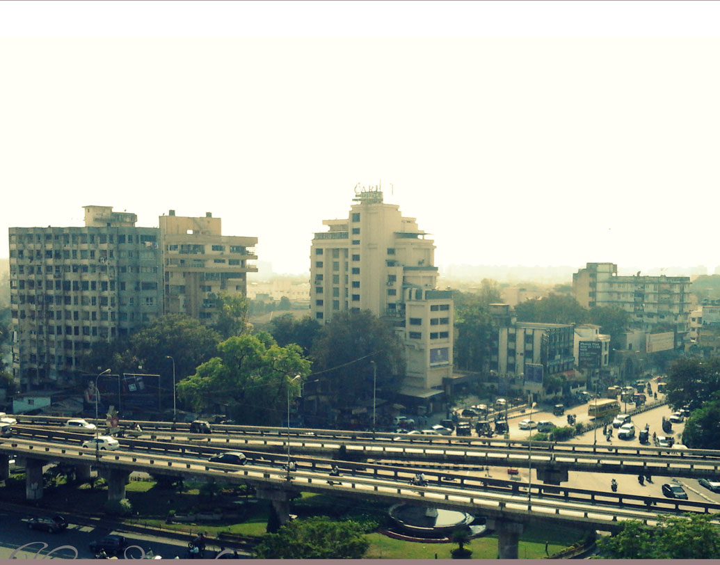 তিনি হরিহর জেটালাল জরিওয়ালা। গুজরাতের সুরাতে ১৯৩৮ সালে ৯ জুলাই জন্ম হয় তাঁর। পরে মুম্বইয়ে সপরিবার চলে আসেন তিনি। যদিও আসল নামে তাঁকে কোনও দিনই চেনেনি বলিউড। বরং তাঁর ছদ্মনামেই এসেছে জনপ্রিয়তার ঢেউ। আজ সেই জনপ্রিয় মানুষটিরই জন্মদিন।