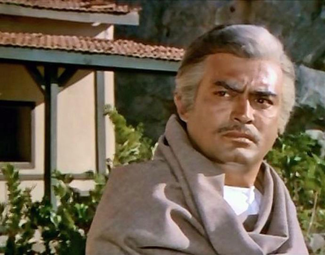 হৃষিকেশ মুখোপাধ্যায় নির্দেশিত ‘অর্জুন পণ্ডিত’ ছবিতে অভিনয়ের জন্য সেরা অভিনেতার পুরষ্কারও লাভ করেন। ‘শোলে’ ছবিতে ‘ঠাকুর বলদেও সিংহ’-এর চরিত্রে সঞ্জীব কুমারের অভিনয় কে-ই বা ভুলতে পারে! তবে কেবল সিরিয়াস ছবিতেই নয়, কমেডি ছবিতেও সঞ্জীব কুমারের অভিনয় অনবদ্য।