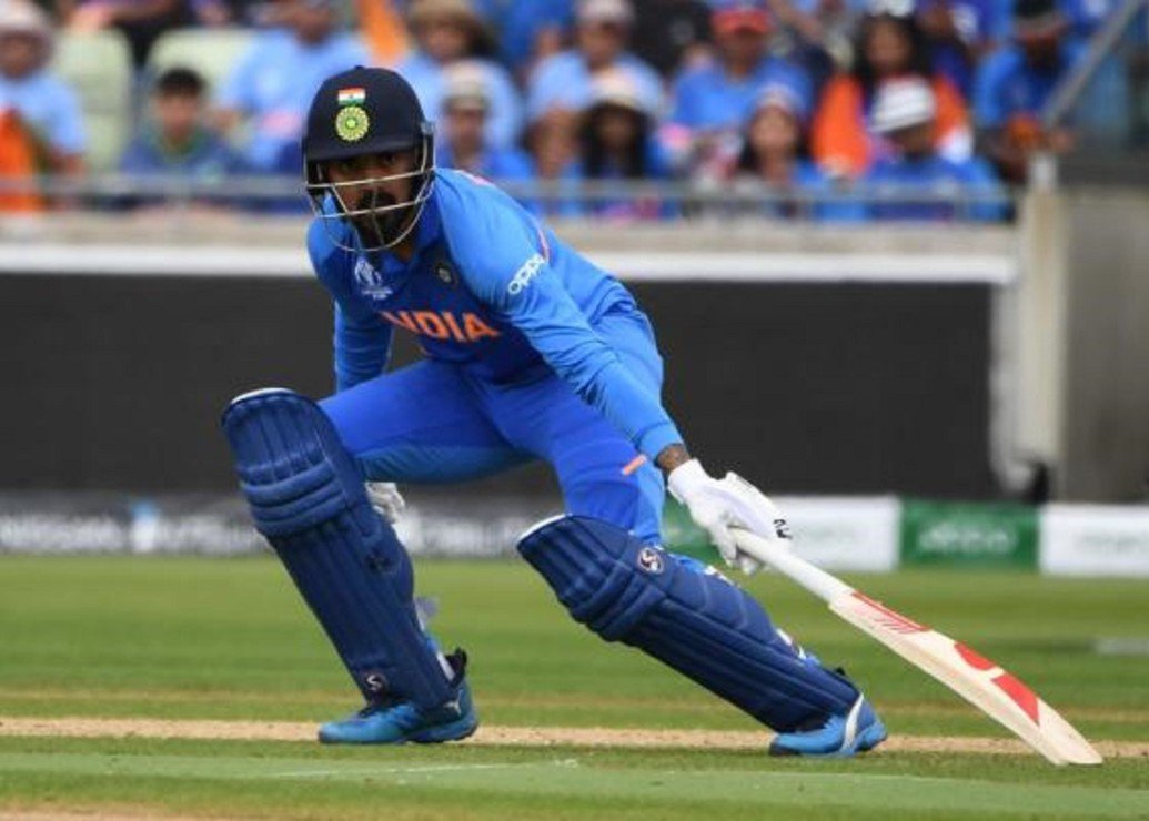 লোকেশ রাহুল- বিশ্বকাপের শুরুর দিকে ছন্দে না থাকলেও টুর্নামেন্ট যত গড়িয়েছে ততই সাবলীল দেখাচ্ছে লোকেশ রাহুলকে। শ্রীলঙ্কার বিরুদ্ধে সেঞ্চুরি করায় শেষ চারের বল গড়ানোর আগে দারুণ আত্মবিশ্বাসী রাহুল।