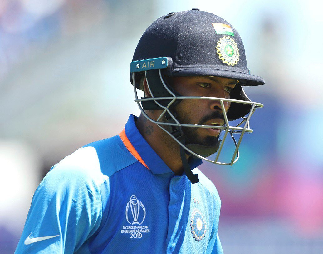 হার্দিক পাণ্ড্য- অলরাউন্ডার হিসাবে দলে পাণ্ড্যর গুরুত্ব অপরিসীম। বল হাতে যেমন পার্টনারশিপ ভাঙতে পারেন, তেমনই স্লগ ওভারে নির্মম হয়ে ওঠেন হার্দিক। কিউয়ি বোলারদের আজ ত্রাস হয়ে উঠবেন তিনি।