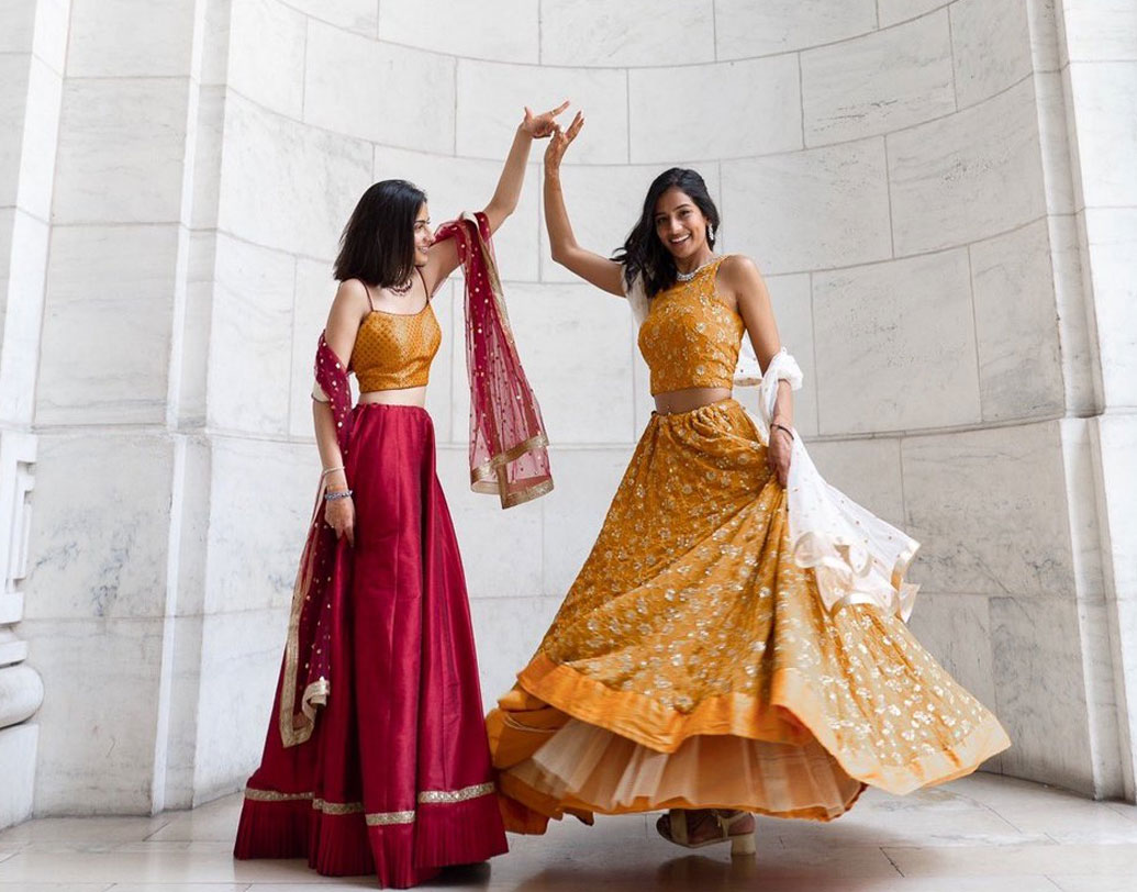 এক সঙ্গে থাকার বর্ষপূর্তিই শুধু নয়। সম্প্রতি এই দম্পতি যোগ দিয়েছিলেন বেশ কিছু পারিবারিক বিয়ের উৎসবে। দু’জনেই সচেষ্ট ছিলেন দু’জনের পরিবারের সদস্যদের মন জয় করতে।