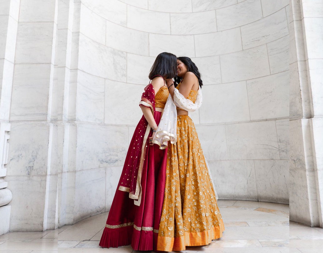 অ্যানিভার্সারি উপলক্ষে একে অন্যকেও শুভেচ্ছা জানিয়েছেন সুন্দস এবং অঞ্জলি। যুগলের ছবি পোস্ট করে অঞ্জলি লিখেছেন, সুন্দস-ই সেই মেয়ে যিনি তাঁকে শিখিয়েছেন কী ভাবে ভালবাসতে হয় আর কী ভাবে ভালবাসা পেতে হয়। সুন্দসের কথায়, অঞ্জলি আগের জন্মেও তাঁর আপনজনই ছিলেন।