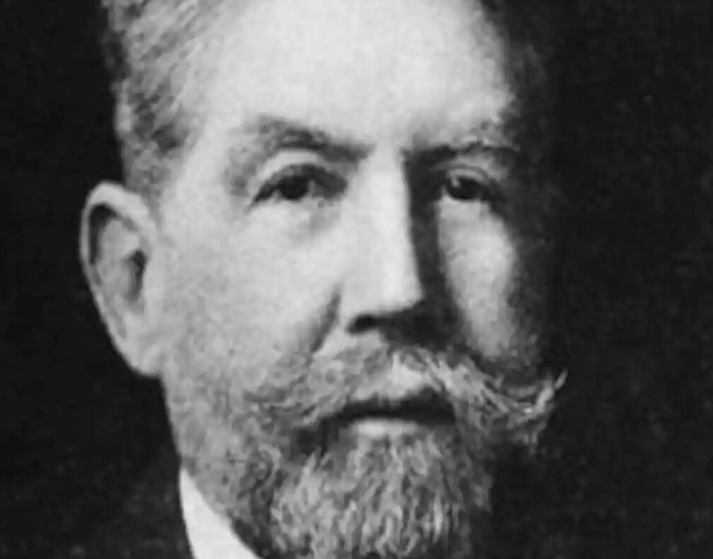 তার উত্তরে তৎকালীন ইংরেজ অধিনায়ক ইভো ব্লি বলেন, “সেই ছাই আমরা ফিরিয়ে আনব।” এই ‘ছাই’ শব্দটাই এরপর সিরিজের নাম হয়ে যায় এবং লোক মুখে ছড়িয়ে পরে ‘দ্য অ্যাশেজ’ নামটি।