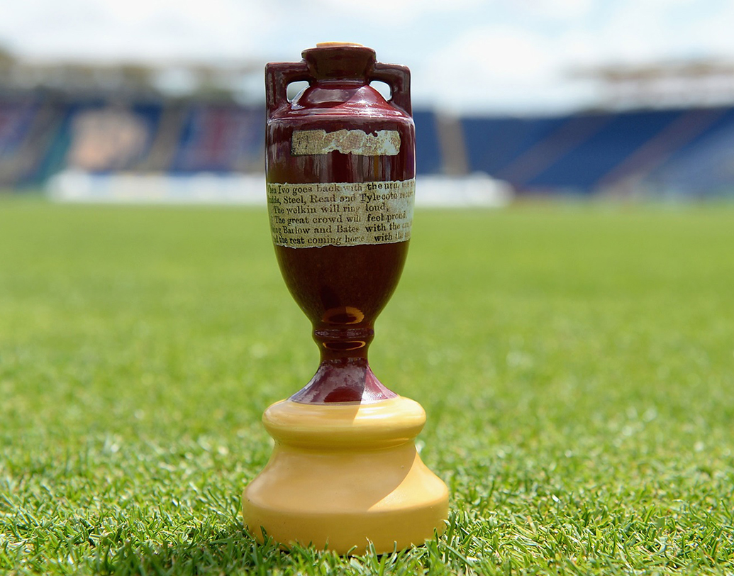 যদিও আরও একটি তত্ত্ব রয়েছে এই নামকরণের। শোনা যায়, ১৮৮২ সালে তিন ম্যাচের সিরিজে দুই ম্যাচ জেতার পর ইংরেজ অধিনায়ককে মেলবোর্নের কিছু ভদ্রমহিলা একটি চিতাভস্ম রাখার পাত্র উপহার দেন। মনে করা হয়, সেটিতে ছিল ক্রিকেটের বেল-এর ছাই। তবে ইভো ব্লি-র উপহার পাওয়া সেই পাত্র-ই অ্যাশেজের এখনকার সেই ছোট্ট ট্রফিটা কিনা তা নিশ্চিত করে বলা যায় না।