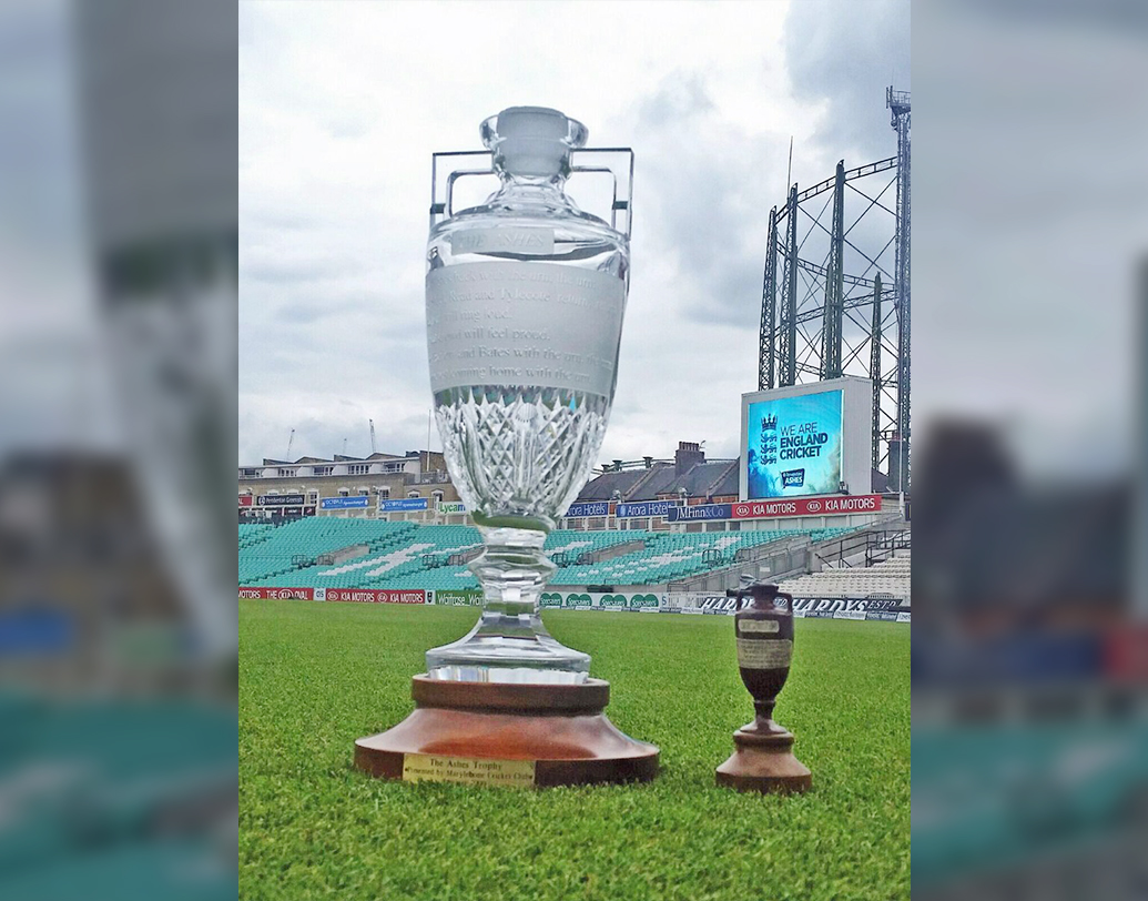 দু’বছরে অন্তত একবার এই অ্যাশেজ সিরিজ খেলা হয়। ১৯৯৮-৯৯ সালের অ্যাশেজে এক সংস্থা প্রথমবারের জন্য ওই পাত্রের মতো দেখতে ট্রফি বানিয়ে দেয়। সেই ট্রফিই হয়ে ওঠে এই সিরিজের অফিসিয়াল ট্রফি। এবং সেই ট্রফিই জয়ী দলের হাতে তুলে দেওয়া হয় তারপর থেকে।