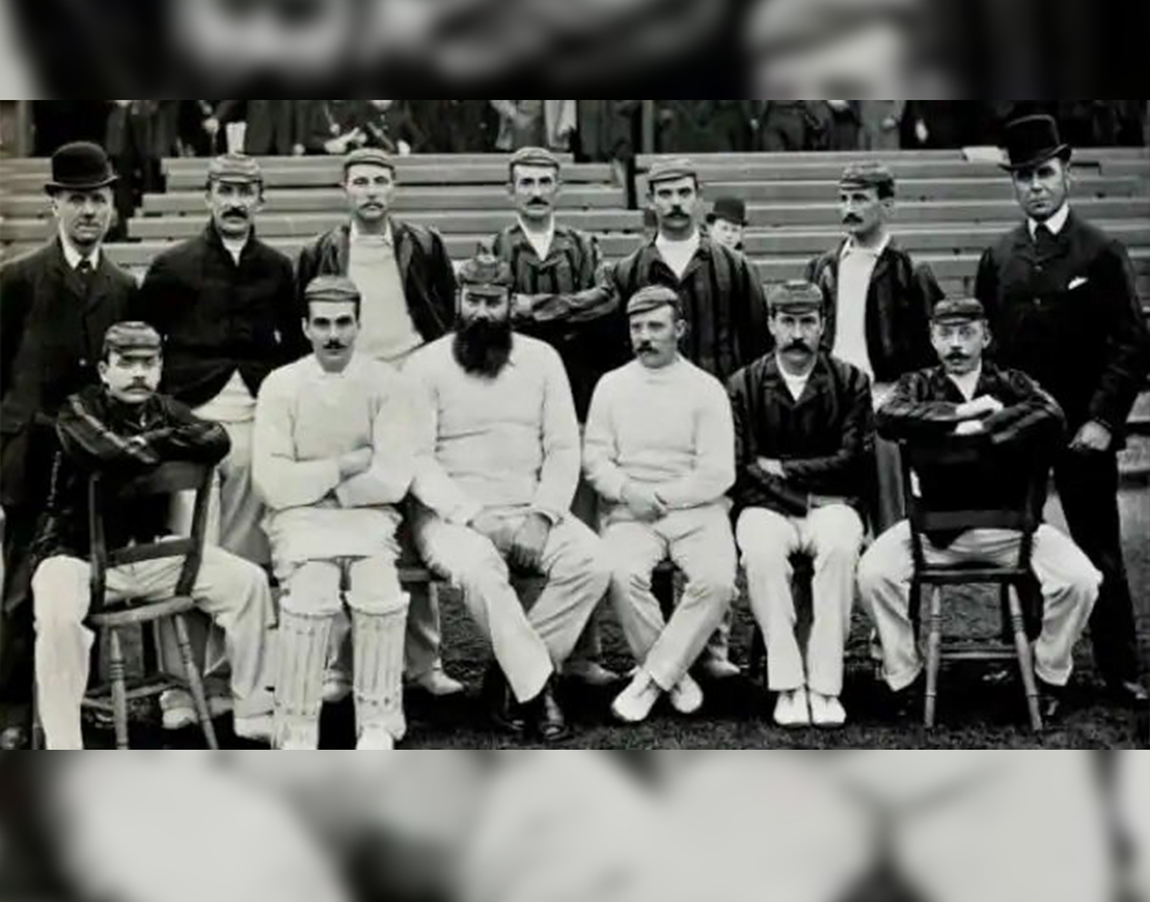 ১৮৯১-৯২ সালে প্রথম বারের জন্য অ্যাশেজ আয়োজন করে অস্ট্রেলিয়া। এবং সে বারেই প্রথম বারের জন্য অ্যাশেজ জেতে অস্ট্রেলিয়া।