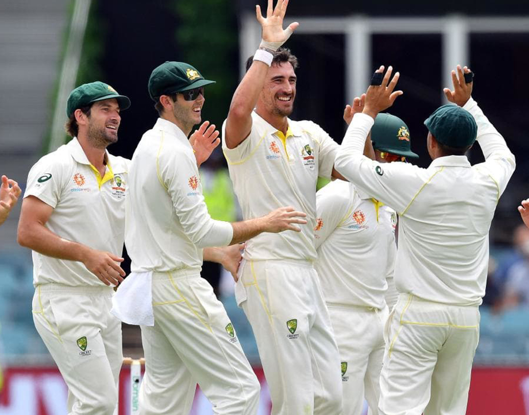 সিরিজ জেতায় কাছাকাছি থাকলেও টেস্ট ম্যাচ জেতায় অনেক পিছিয়ে ইংরেজরা। আজ অবধি অ্যাশেজে ৩৩০টি টেস্ট ম্যাচ খেলেছে দুই দেশ। যার মধ্যে ১০৬ বার ইংল্যান্ড জিতেছে এবং ১৩৪ বার জিতেছে অজিরা। এবং ঘরের মাঠে ৫১.৫% ম্যাচেই জয় ছিনিয়ে নিয়েছে অস্ট্রেলিয়া।