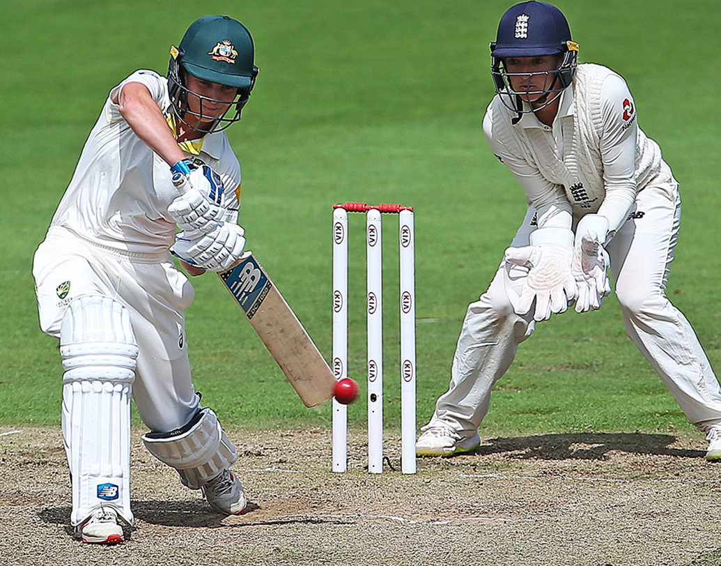 অ্যাশেজ সিরিজ শুধু মাত্র পুরুষদের মধ্যেই সীমাবদ্ধ নয়। মহিলা ক্রিকেটে এই দুই দেশ ১৯৩৪ সাল থেকে মুখোমুখি হলেও ১৯৯৮ সালে সেই সিরিজকে অ্যাশেজ নাম দেওয়া হয়। ২০১৩ সাল থেকে টি-টোয়েন্টি ও একদিনের সিরিজের ফলও গ্রহণ করা হয় মেয়েদের অ্যাশেজে।