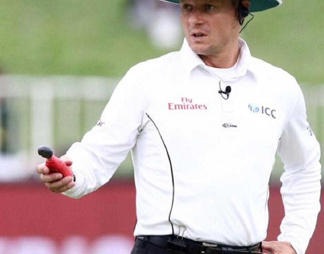 শুধু কি তাই! এই বিপুল অর্থের সঙ্গে থাকে আইসিসির তরফে বিমানে বিজনেস ক্লাসে সারা বিশ্বে বিনামূল্যে ভ্রমণের সুযোগ। থাকেন সেরা সবহোটেলে। আর এই সমস্ত খরচই বহন করে আইসিসি।