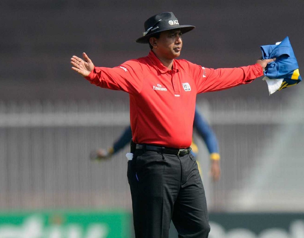 তবে এই তালিকায় নেই কোনও ভারতীয় আম্পায়ার। ম্যাচ রেফারির তালিকায় জাভাগাল শ্রীনাথের নাম টিমটিম করলেও আম্পায়ারের তালিকায় নেই কোনও ভারতীয়।