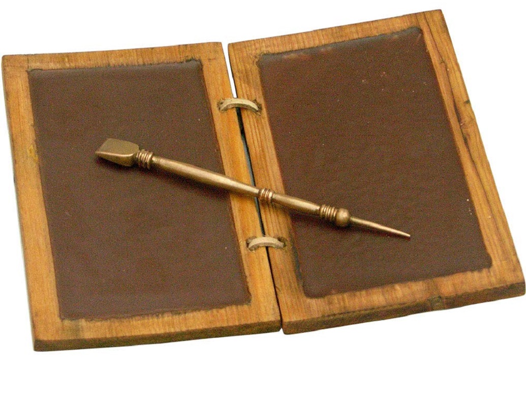 তবে এই পেন বা স্টাইলাসে কী লেখা ছিল, তা পড়া মোটেও সহজ ছিল না। ২০০০ বছর পুরনো এই স্টাইলাসে ক্ষয় হয়ে যাওয়ায় তাঁকে সংরক্ষণ করা বেশ কষ্টসাধ্য বিষয় ছিল। গবেষকরা বেশ কয়েক বছরের প্রচেষ্টায় এই পেনগুলিকে সংরক্ষণ করতে সক্ষম হয়েছেন।