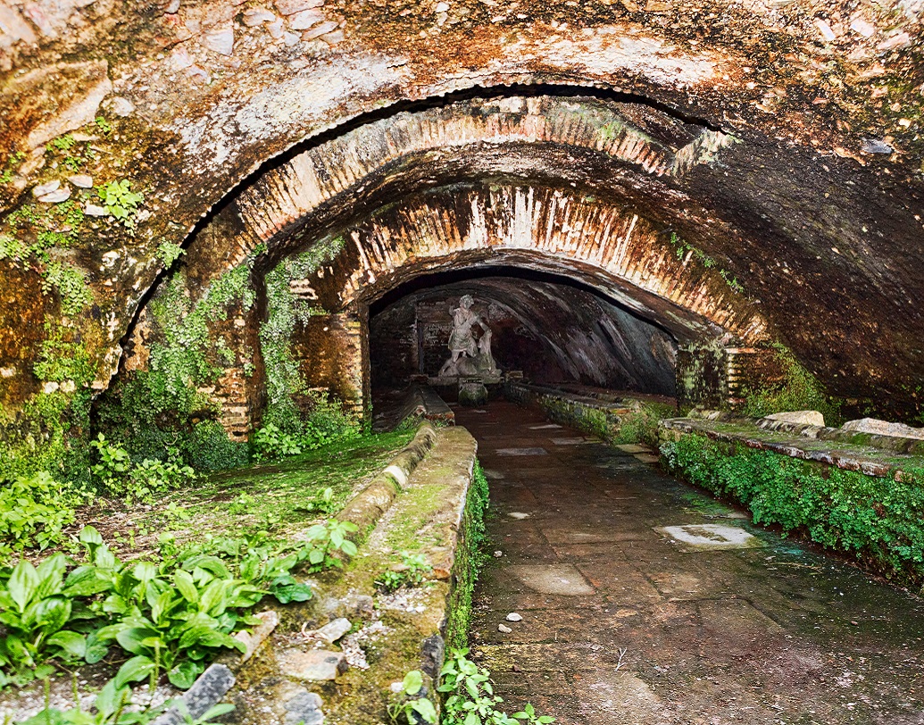 ২০১০ সালে ওয়ালব্রুক স্ট্রিট ব্লুমবার্গ কোম্পানি কিনে নেয় এবং সিদ্ধান্ত নেয় মিথ্রাউমকে তাঁর পুরোনো জায়গায় ফিরিয়ে আনার। বর্তমানে ব্লুমবার্গ অফিসের প্রদর্শনীর অংশ হিসাবেই রয়েছে এই মিথ্রাউমটি, যা মাটি থেকে ৮ মিটার নীচে অবস্থিত।