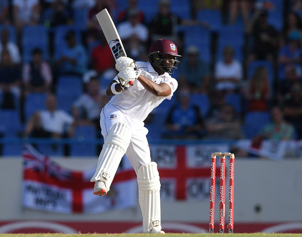 ডারেন ব্র্যাভো- বাঁ-হাতি এই ব্যাটসম্যানকে একটা সময় ভাবা হয়েছিল লারার জায়গা নিতে পারেন। কিন্তু ভাল শুরু করলেও পরে কিছুটা খেই হারিয়ে ফেলেছেন তিনি। ৫২টি টেস্ট খেলে করেছেন ৩৪৫৯ রান। দেখা যাক এই সিরিজে তিনি ক্যারিবিয়ানদের ভরসা হয়ে উঠতে পারেন কিনা।