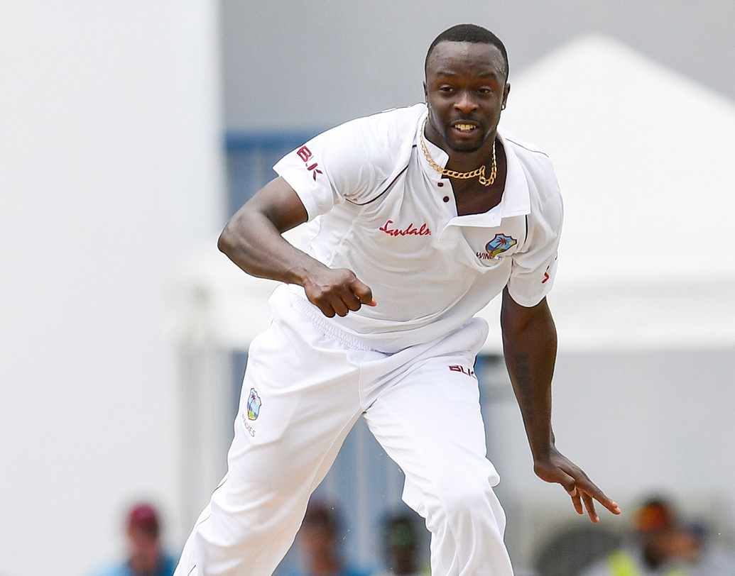 কেমার রোচ- দলের অভিজ্ঞতম বোলার তিনি। ৫৩ ম্যাচে ১৮৪টি উইকেট নিয়েছেন রোচ। ম্যাচে দশ উইকেট নেওয়ার কৃতিত্বও আছে তাঁর। ভারতের বিরুদ্ধে বল হাতে তাঁকেই হয়তো শুরু করতে দেখা যাবে।