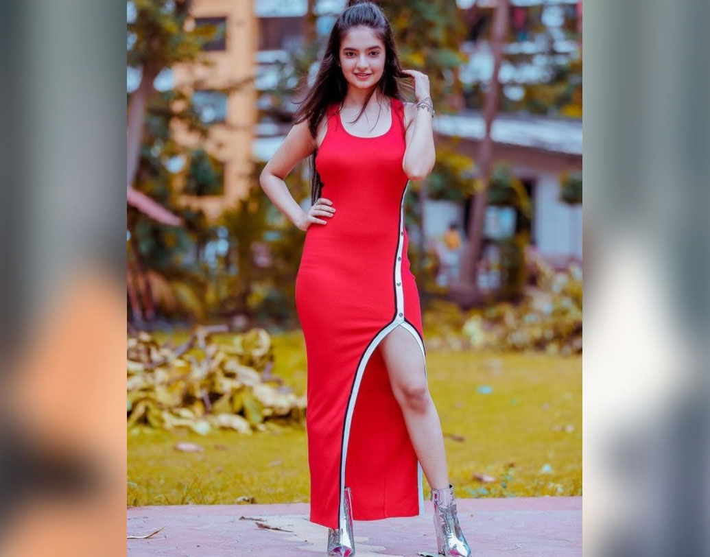 অনুষ্কা সেন: ছোট থেকে শ্রীদেবীকে অনুসরণ করে বড় হয়েছে অনুষ্কা। ভারতীয় টিনেজ টেলিভিশন অভিনেতাদের মধ্যে এখন অন্যতম জনপ্রিয় মুখ এই অনুষ্কা। একাধিক টেলি সিরিয়াল তো আছেই। তার বাইরে বিভিন্ন ব্র্যান্ডের হয়ে কাজ করে, মডেলিং করে সে। টেলি সিরিয়ালের প্রতি পর্বের জন্য অনুষ্কা ৫০ হাজার টাকা নেয়। এর বাইরে বিজ্ঞাপন, মডেলিং থেকেও প্রচুর আয় করে সে।