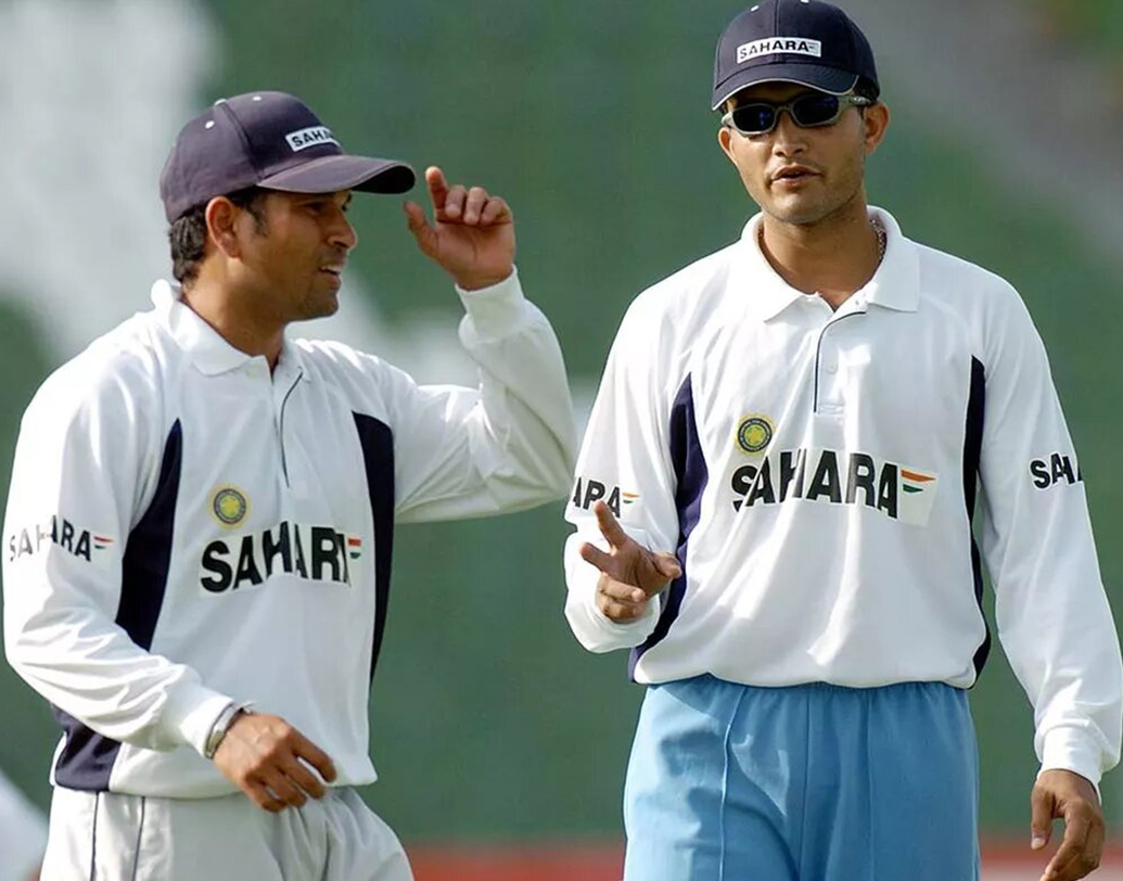 পার্টনারশিপ ভাঙার জন্য আজহার থেকে সৌরভ, এমনকি ধোনিও বিপদে পড়লে বল তুলে দিয়েছিলেন মাস্টার ব্লাস্টারের হাতে। সব ফরম্যাট মিলিয়ে ২০১টি আন্তর্জাতিক উইকেট আছে তাঁর ঝুলিতে। ২৪ বছরের আন্তর্জাতিক কেরিয়ারে বল হাতেও রয়েছে কিছু অনন্য কীর্তি।