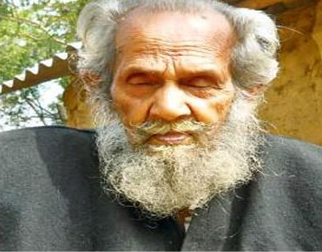 এই অবস্থাতেই জীবনের শেষ দিনগুলো কেটেছিল ব্রজরাজের। তাঁর ঘরে ইতস্তত পড়েছিল কিছু বই আর অনেকটা গোবর। কিন্তু মনে কোনও খেদ ছিল না। জানিয়েছিলেন, রাজা থেকে প্রজা হয়ে তাঁর কোনও অনুশোচনা নেই।   ছবি: সোশ্যাল মিডিয়া