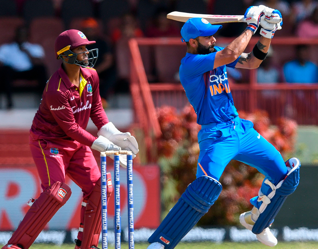 যদিও বর্তমান ভারত অধিনায়ক বিরাট কোহালি মনে রাখতে চাইবেন ২০১৩ সালের পোর্ট অব স্পেনের ম্যাচকে। তাঁর ৮৩ বলে ১০২ রানের ঝোড়ো ইনিংসে ভর করে ভারত ১০২ রানে জয় তুলে নেয় ডার্ক-ওয়ার্থ লুইসের মাধ্যমে। এবারের প্রথম তিন ব্যাটসম্যানই সেবারে রান পেয়েছিলেন। সেই ম্যাচকেই ফিরিয়ে আনতে চাইবেন তাঁরা। ধোনি সেই ম্যাচ না খেলায় অধিনায়ক ছিলেন কোহালিই।