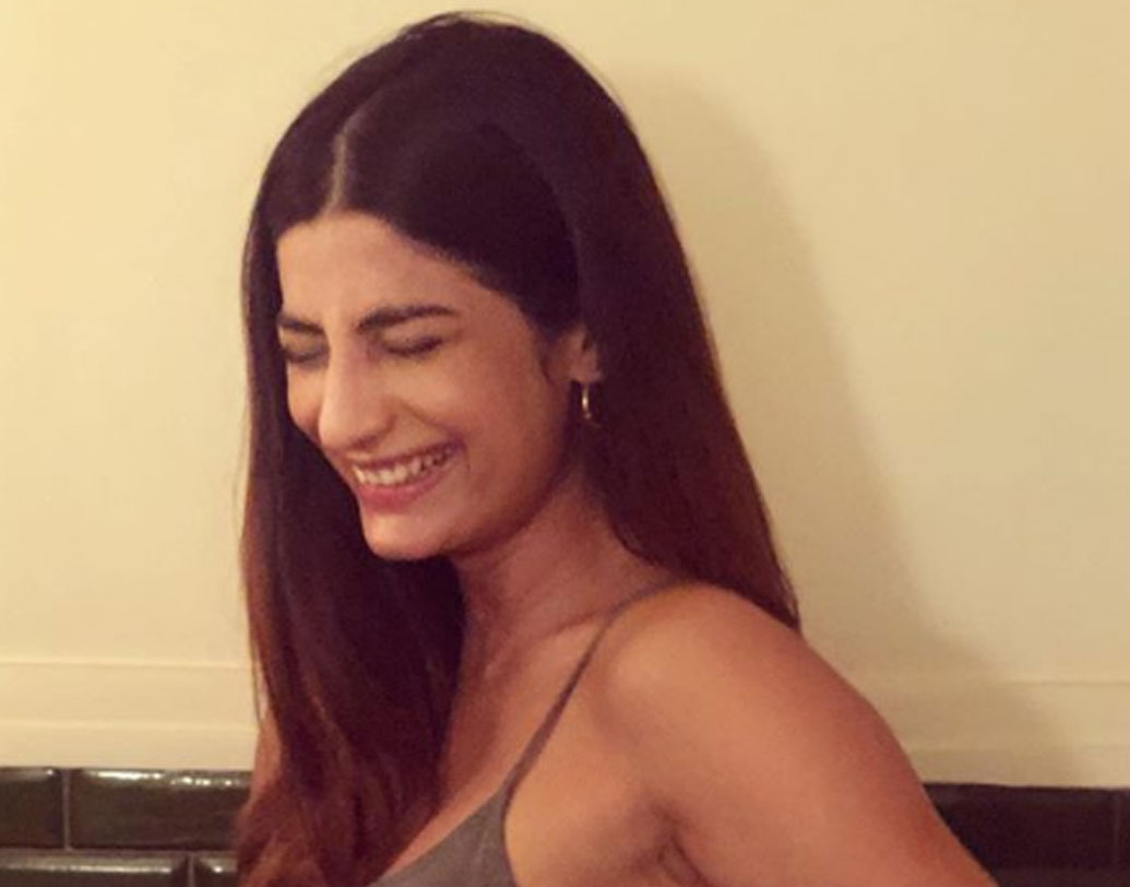 মারি ক্লেয়ার-সহ বেশ কিছু বহুজাতিক সংস্থার বিজ্ঞাপনে এরিকা ছিলেন প্রধান মুখ। প্রিন্ট ও বৈদ্যুতিন, দু’টি মাধ্যমেই বিজ্ঞাপনে মডেলিং করেছেন তিনি। তাঁর কথায়, সুন্দর মুখ, ভাল ফিগার, ক্যামেরার সামনে আইডিয়াল পোজ এবং কঠোর পরিশ্রমই  ভাল মডেলিং-এর মূল শর্ত।