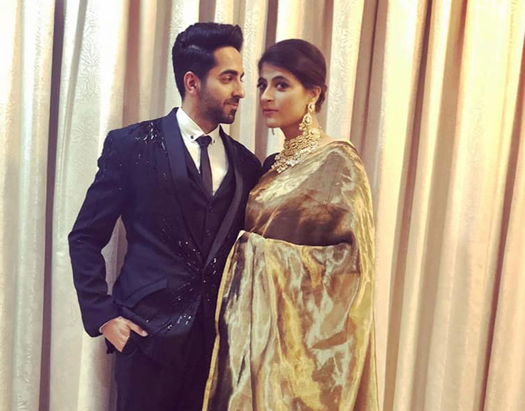 দীর্ঘ দিনের প্রেমিকা তাহিরা কাশ্যপকে আয়ুষ্মান বিয়ে করেন ২০০৮ সালে। তাঁদের আলাপ ক্লাস টুয়েলভে, ফিজিক্স কোচিং ক্লাসে। আয়ুষ্মানের নাম প্রথমে তাহিরা জানতেন ‘অভিষেক’ বলে।