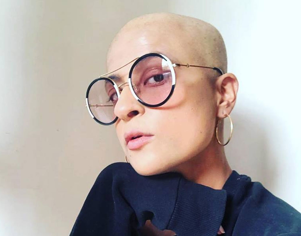 সে সময় সকালে শুটিং, সিনেমার প্রচারে ব্যস্ত থাকতেন আয়ুষ্মান। রাতে হাসপাতালে যেতেন স্ত্রীর কাছে। তাহিরাও জানিয়েছেন, আয়ুষ্মানকে ছাড়া তিনি ক্যানসারের বিরুদ্ধে সংগ্রামে এগোতে পারতেন না। কেমোথেরাপির পরে এখন রোগমুক্তির পথে তাহিরা। সোশ্যাল মিডিয়ায় তিনি শেয়ার করেছিলেন কেমোথেরাপির পরে তাঁর কেশহীন মাথার ছবি।