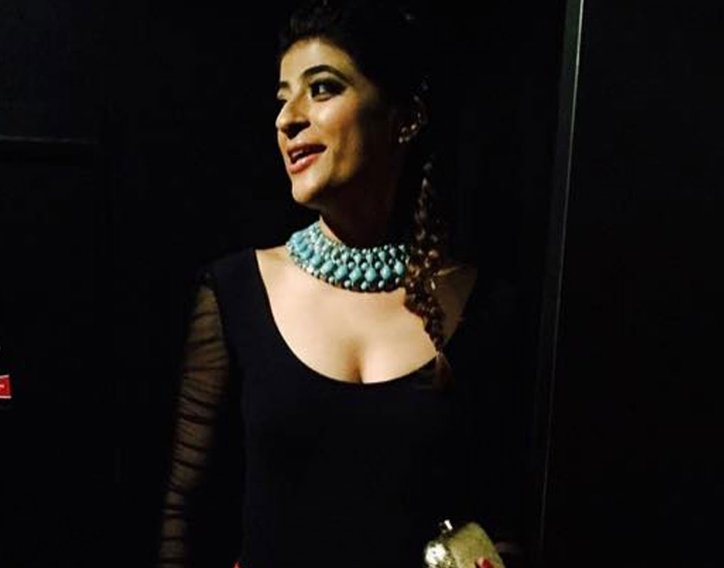 প্রথম দিকে আয়ুষ্মানের বিপুল মহিলা ফ্যান ফলোয়িং দেখে রেগে যেতেন, বিরক্ত হতেন তাহিরা। এখন পাল্টে ফেলেছেন নিজেকে। বুঝেছেন, এ সবই তারকা-জীবনের অঙ্গ।