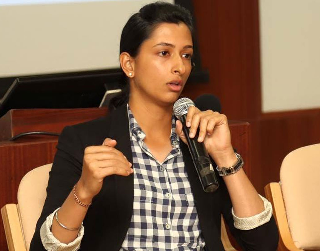 প্রাক্তন বিশ্বখ্যাত ব্যাডমিন্টন খেলোয়াড় প্রকাশ পাড়ুকোন ও ট্র্যাভেল এজেন্ট উজ্জ্বলা পাড়ুকোনের মেয়ে এবং দীপিকা পাড়ুকোনের বোন হয়েও অনীশা খুব একটা প্রচারে থাকতে পছন্দ করেন না। বরং, ভালবাসেন নিজের ব্যক্তিগত পরিসরকে একটু আড়ালের ঘেরাটোপে রাখতেই।