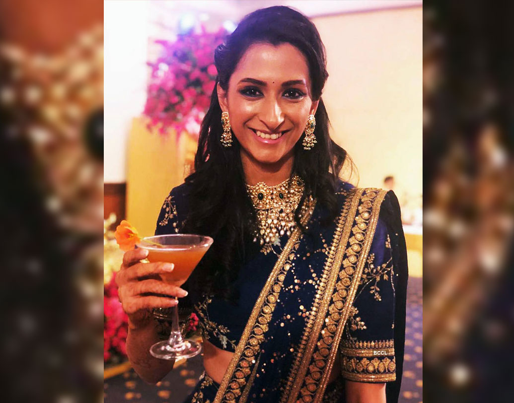 গল্ফার অনীশা পছন্দ করেন গাড়ি চালাতেও। ড্রাইভিং শেখার পরে তিনি প্রথমে মায়ের গাড়ি চালাতেন। এরপর নিজের নতুন গাড়ি কেনেন। ভালবাসেন বেঙ্গালুরুর পথে গাড়ি চালাতে। যানজটে পড়লে প্রিয় গান শোনেন। যাতে যানজটেও মেজাজ ঠিক থাকে।