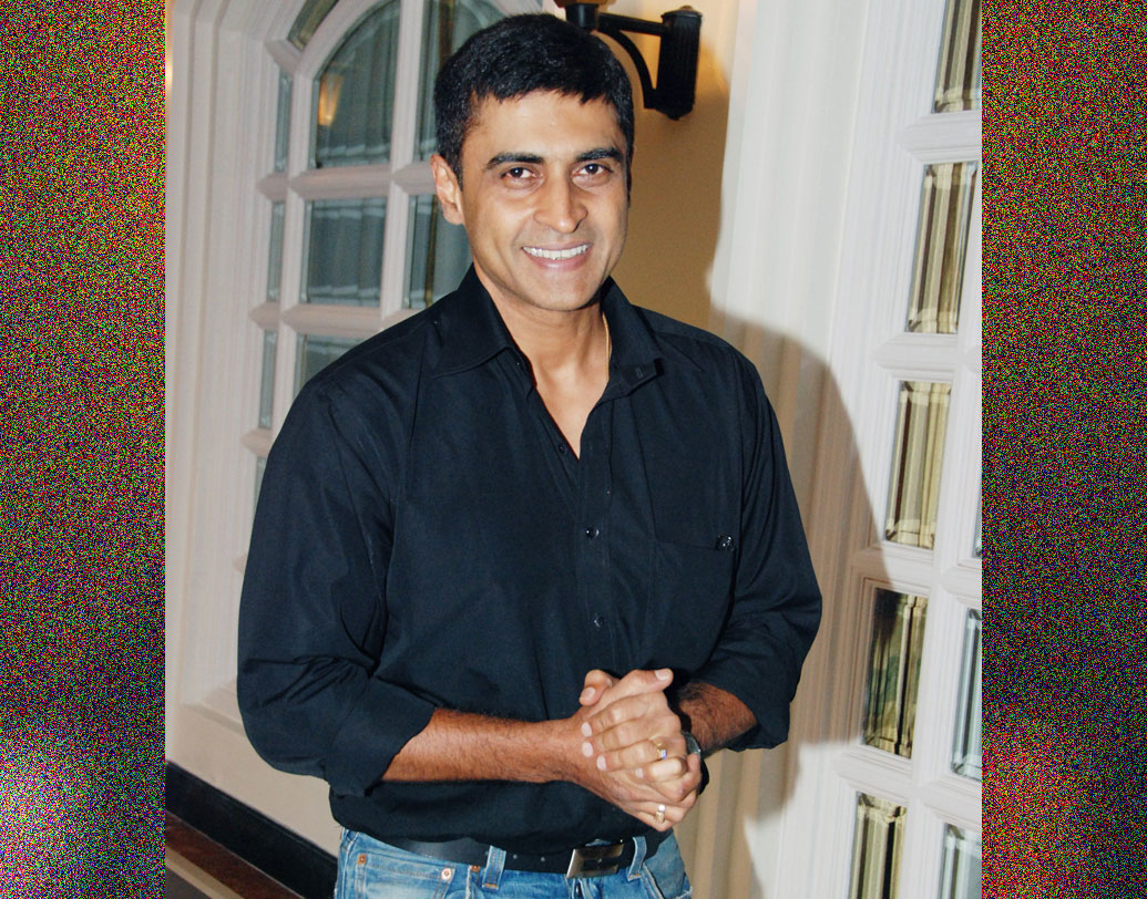 মণীশ বহেল: ফিল্ম কেরিয়ার যে খুব ভাল তা বলা যায় না। তবে ‘হম আপকে হ্যায় কৌন’ ছাড়াও ‘দিওয়ানা’, ‘ম্যায়নে পেয়ার কিউ কিয়া’, ‘হাম সাথ সাথ হ্যায়’-র মতো হিট ছবি তিনি করেছেন। হয় তিনি ভিলেন হয়েছেন বা নায়কের দাদা-বন্ধু। মুখ্য চরিত্র হওয়ার সুযোগ পাননি। ৫৭ বছরের মণীশ বর্তমানে টিভি সিরিয়ালে অভিনয় করছেন।