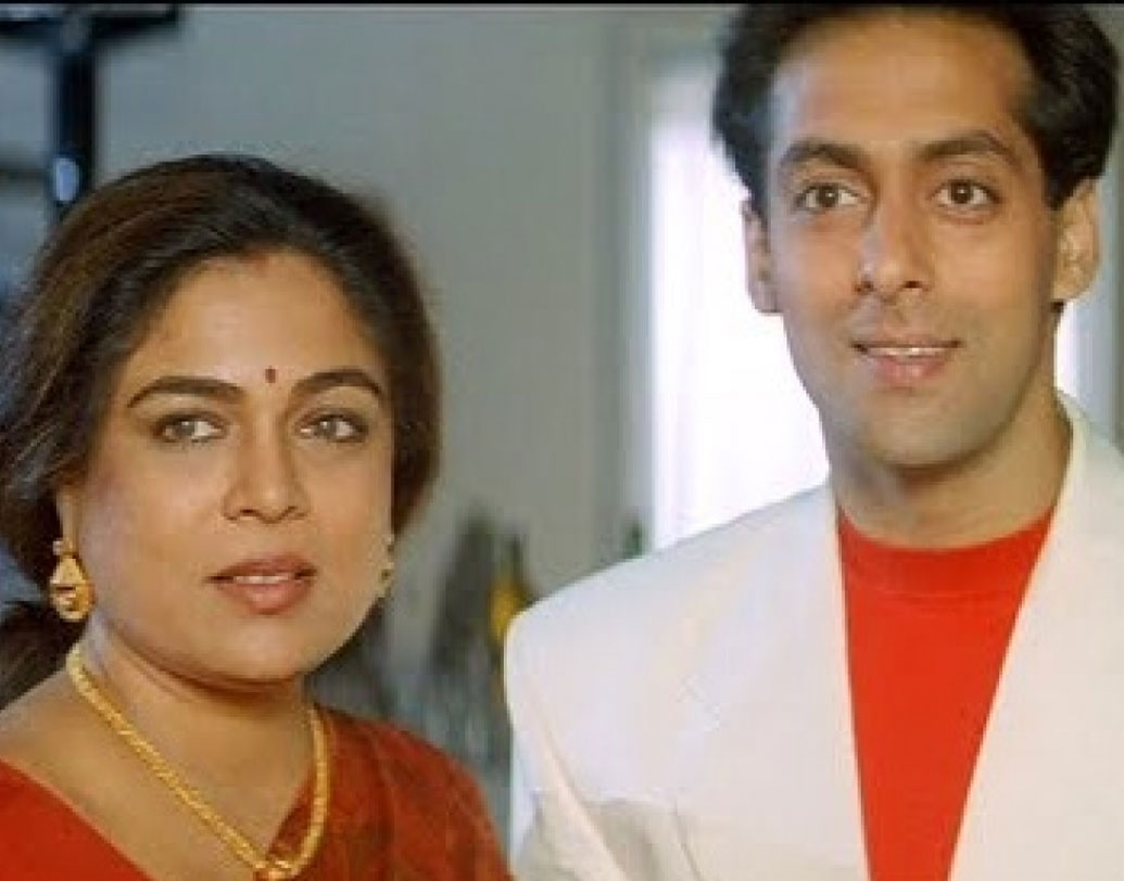 রিমা লাগু: অলোক নাথ যে কারণে ‘সংস্কারি বাবা’, রিমা লাগু সে কারণেই ‘বলিউড মাদার’ নামে পরিচিত। তবে ফিল্মের পাশাপাশি ছোট পর্দাতেও যথেষ্ট নাম করেছেন তিনি।