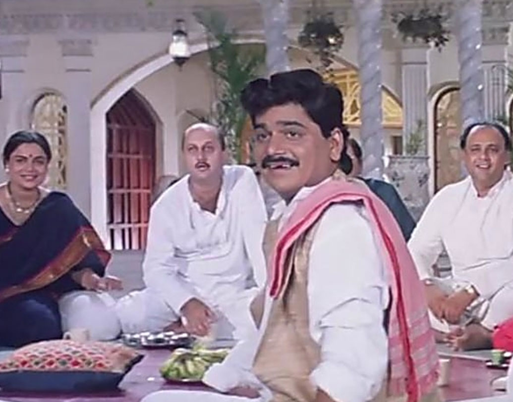 লক্ষ্মীকান্ত বারদে: একাধারে সলমন খানের বন্ধু, বিশ্বস্ত চাকর এবং প্রেমে সাহায্য করার জন্য একজন আদর্শ মধ্যস্থতাকারী, একটা চরিত্রে এতগুলো কাজ করতে হয়েছিল তাঁকে। এ ছবির পর তিনি একাধিক ছবিতে অভিনয় করেছেন। সাবলীল এই অভিনেতা আজ আর আমাদের মধ্যে নেই। ২০০৪ সালে কিডনির অসুখে মৃত্যু হয় তাঁর।