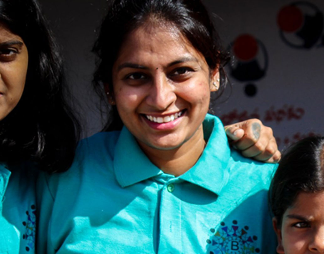 সংবাদপত্র পড়ার সময় এক দিন তিনি দেখতে পান, তাঁর জন্মস্থান ওঙ্গোলই নাকি অন্ধ্রপ্রদেশের তৃতীয় আবর্জনাময় অঞ্চল। বিষয়টা একেবারেই মেনে নিতে পারেননি তেজস্বী। অন্যদের মতো প্রশাসনকে দোষারোপ করার বদলে নিজেই ঝাড়ু হাতে রাস্তায় নামার সিদ্ধান্ত নেন।