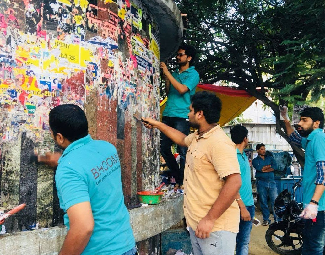 এখানেই থেমে থাকেননি তেজস্বীরা। প্রতি সপ্তাহে কোনও নতুন পার্ক, কোনও রাস্তা বা পাবলিক প্লেস বেছে নেন তাঁরা। ঝাড়ু-মোছা, ডাস্টবিন নিয়ে হাজির হয়ে সেটাকেও চলাফেরার যোগ্য করে তোলেন। জায়গাগুলো একবার পরিষ্কার করেই থেমে যান না তাঁরা। মাঝে মাঝেই সে সমস্ত জায়গায় গিয়ে তদারকি করেন এবং প্রয়োজনে ফের তা পরিষ্কার করেন।