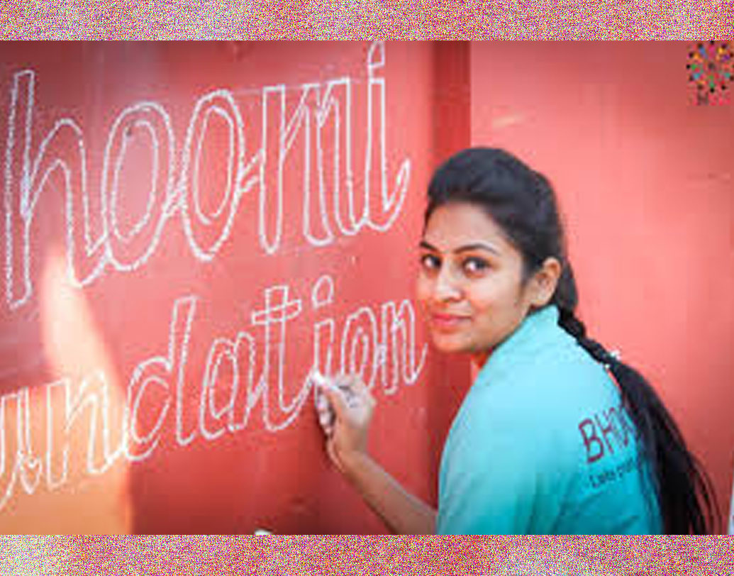 এই ভাবে ওঙ্গোলের ১২৫টা জায়গা পরিষ্কার করে ফেলেছেন তেজস্বীরা। তেজস্বীর দলের নাম ‘ভূমি ফাউন্ডেশন’। তেজস্বীরা শুরু করেছিলেন মাত্র ১০ জন মিলে, এখন তাঁর দলের সদস্য সংখ্যা সাড়ে তিন হাজার ছাড়িয়েছে।