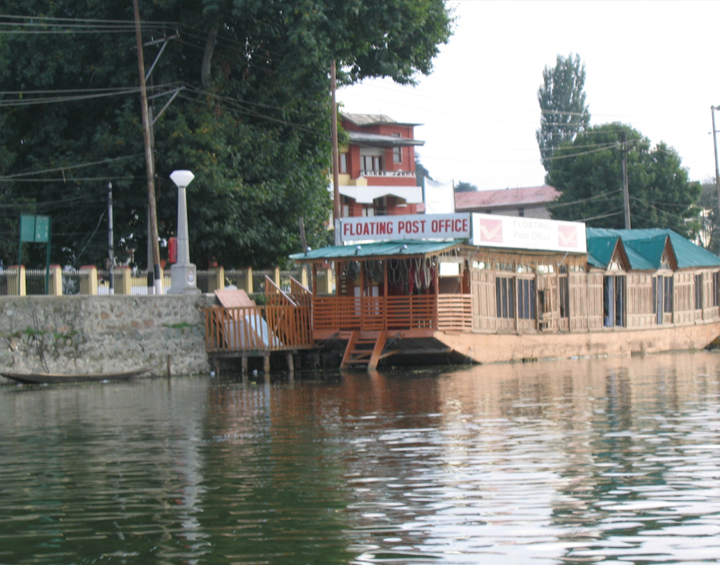 উপত্যকা ফিরুক স্বাভাবিক ছন্দে। সবার সঙ্গে ডাল হ্রদে ভেসে থাকা ডাকঘরও রয়েছে এই অপেক্ষায়।