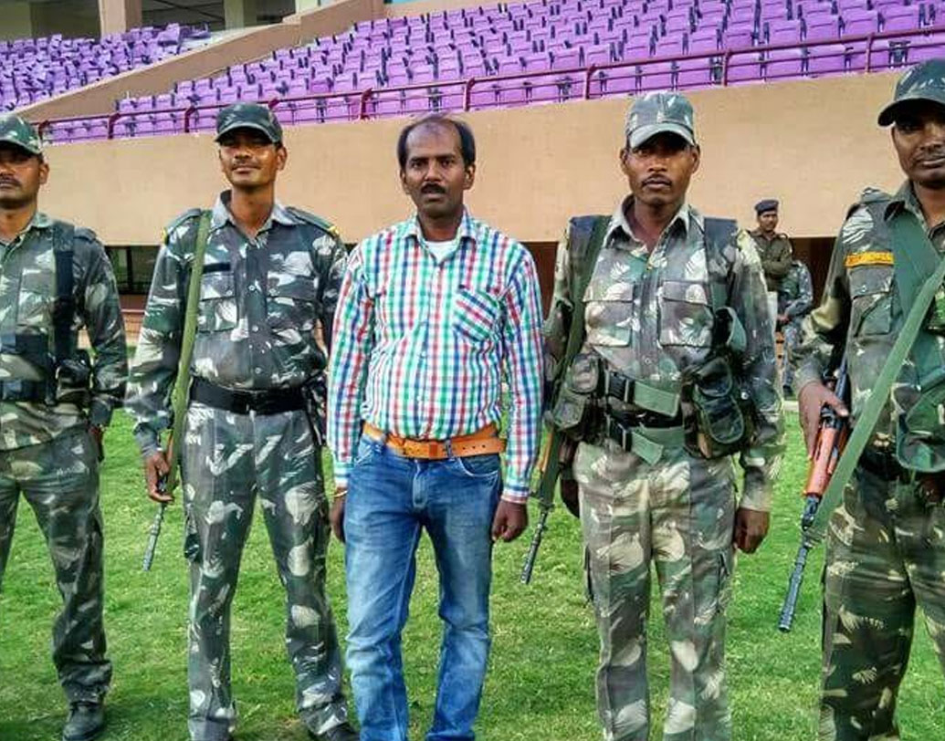 খাবারের দোকানের মালিকের থেকে মারধর খাওয়া রোজকার বিষয় হয়ে দাঁড়ায়। একটা সময়ে ভীষণ অসুস্থ হয়ে পড়েন বৈদ্যনাথ। দীর্ঘ দিন কাজে যেতে না পারায় দোকানের কাজ চলে যায়। ফের কাকা তাঁকে অন্য একটা ধাবায় কাজে লাগিয়ে দেন। কাজের পাশাপাশি নিজের টুকটাক পড়াশোনা চালিয়ে যাচ্ছিলেন বৈদ্যনাথ।