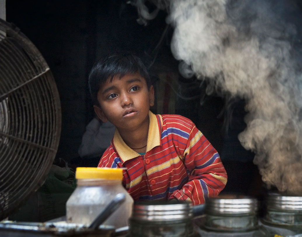 শিশুশ্রম যে বেআইনি, তা তখন জানতেনই না বৈদ্যনাথ। ২০০০ সালে ওই ধাবায় খেতে আসা একদল পড়ুয়ার থেকে সেই প্রথম এ ব্যাপারে জানতে পারেন। নিজে জেনে তাঁর বন্ধুদেরও এ বিষয়ে জানান তিনি। সবাই মিলে পুলিশের নজরে বিষয়টা আনেন। কিন্তু ওই ধাবার মালিকের বিরুদ্ধে কোনও আইনি পদক্ষেপ করেনি পুলিশ।