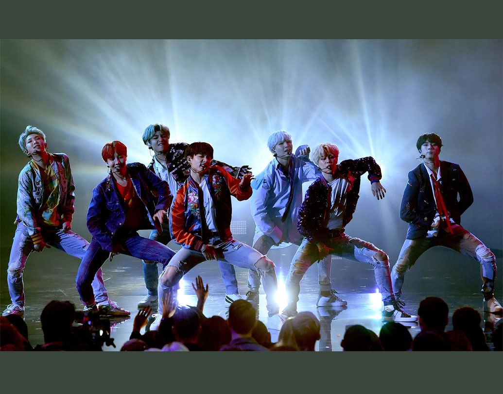 কোরীয় পপ, হিপ হপ গ্রুপগুলির মধ্যে বাংটাং বয়েজ বা বিটিএস-এর নাম একেবারে সামনের সারিতে থাকবে। ইনস্টাগ্রাম-টুইটারে তাঁদের ফ্যানেদের সংখ্যাটাও মোটেও ফেলনা নয়। তবে ইনস্টিটিউট অব কনটেম্পোরারি মিউজিক পারফরম্যান্স (আইসিএমপি) নামে এক শিক্ষা প্রতিষ্ঠানের দাবি, ইনস্টাগ্রাম-টুইটারে বিটিএস-এর ৪৭ শতাংশই ফ্যান ভুয়ো!