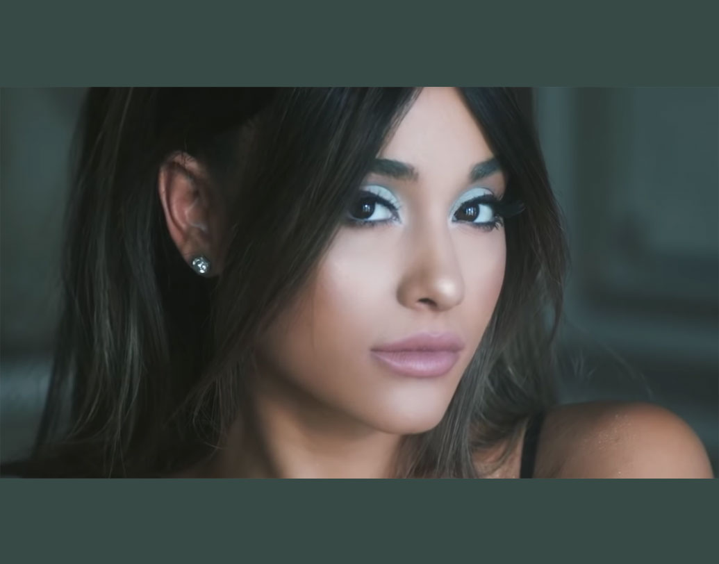 ২০১৭-তে ম্যাঞ্চেস্টারে মার্কিন অভিনেতা-গায়িকা আরিয়ানা গ্রান্ডের তাঁর কনসার্টেই ঘটেছিল আত্মঘাতী বিস্ফোরণ। স্তব্ধ হয়েছিল শান্তির সুর। তবে থামেননি আরিয়ানা। সন্ত্রাসের বিরুদ্ধে সরব হয়েছেন ইনস্টাগ্রাম-টুইটারে। যদিও আইসিএমপি-র দাবি, আরিয়ানার ৪৬ শতাংশই ভুয়ো ফলোয়ার।