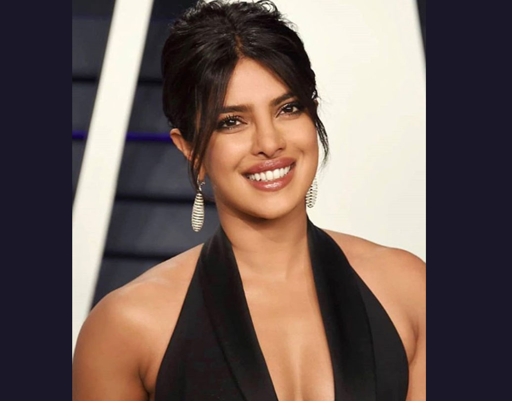 ফেক ফলোয়ারের তালিকায় পিছিয়ে নেই প্রিয়ঙ্কা চোপড়াও। এ ব্যাপারে বিরাট কোহালিকে টেক্কা দিয়েছেন তিনি। আইসিএমপি-র তালিকায় ১০ নম্বরে রয়েছেন প্রিয়ঙ্কা। তাঁর ইনস্টাগ্রাম-টুইটার অ্যাকাউন্টের ৪৩ শতাংশই ফ্যানই নাকি ভুয়ো।