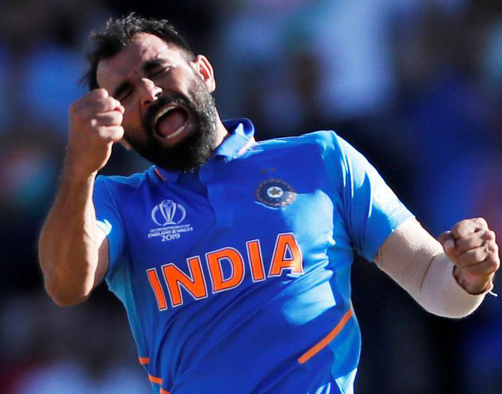 কিন্তু সেই ব্যর্থতা পোর্ট অব স্পেনে বড় হয়ে দেখা দেয়নি বোলারদের কৃতিত্বে। ভুবি-শামিদের দাপটে কখনওই স্বস্তিতে ছিল না ক্যারিবিয়ান ব্যাটিং।