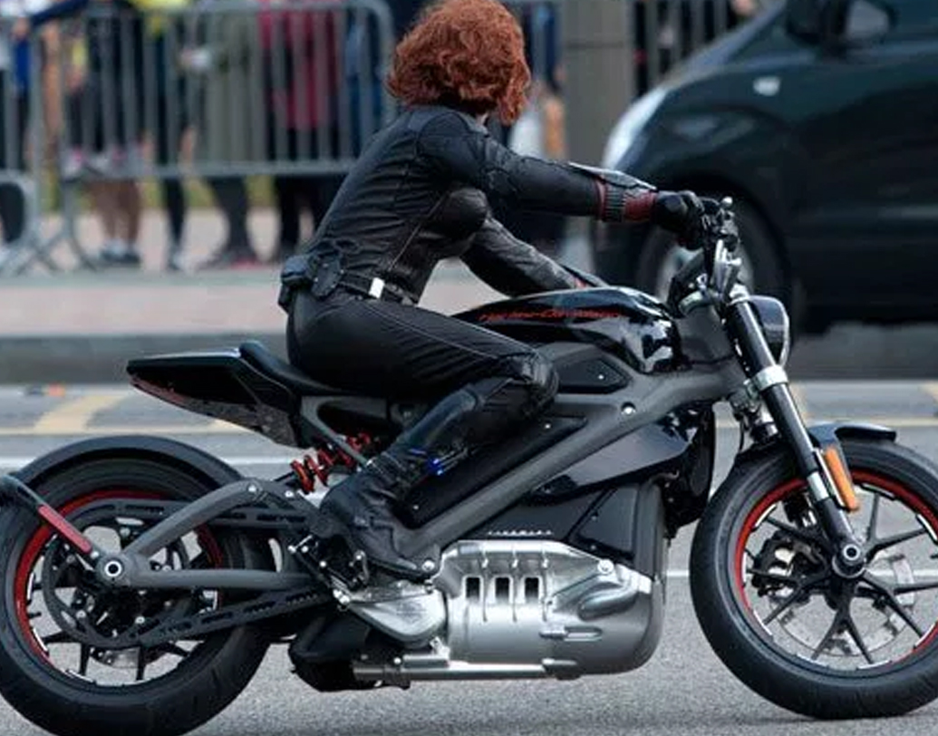 কাস্ট অ্যালুমিনিয়মের ফ্রেম হওয়ায় ঝা চকচকে এই মোটরবাইক লাইটওয়েট। ভারতীয় মুদ্রায় এর দাম হবে প্রায় ২২ লক্ষ টাকা।