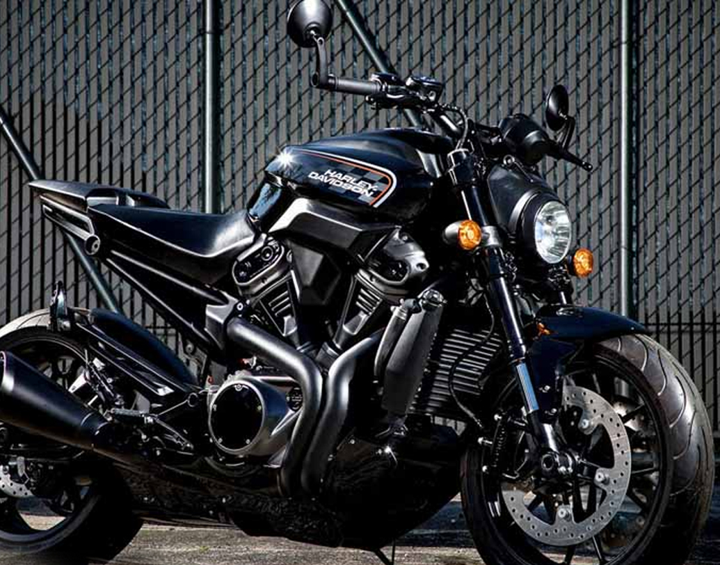 আশা করা হচ্ছে, চলতি বছরের শেষ দিকে বা আগামী বছরের গোড়ায় বাইকপ্রেমীদের জন্য শোরুমে চলে আসবে লাইভওয়্যার।