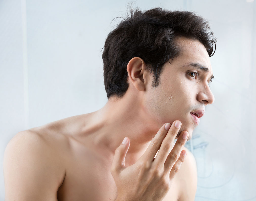 সোডা ওয়াটার ত্বকের নীচের রক্তবাহ শিরা-উপশিরার উপর প্রভাব বিস্তার করে, রক্ত সঞ্চালনকে বাড়িয়ে তোলে। ত্বকে অক্সিজেনের সরবরাহও বৃদ্ধি পায়। ট্যানিংয়ের সমস্যাও অনেকটা নিয়ন্ত্রণে আসে।