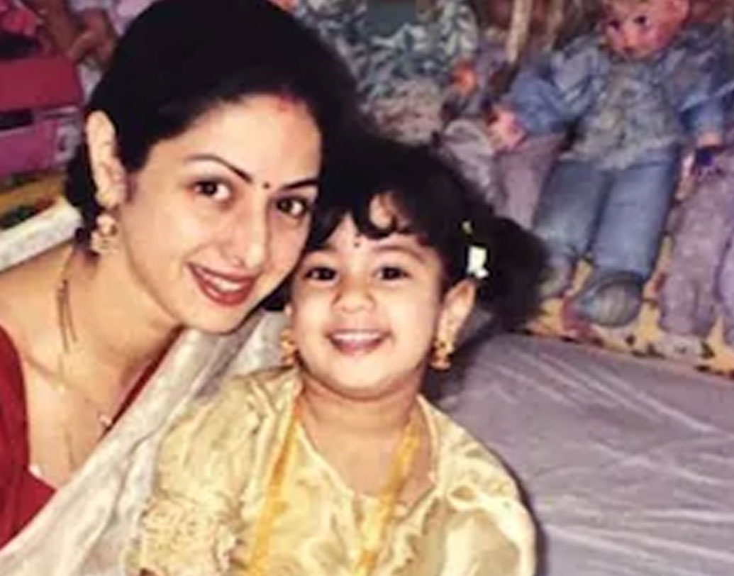 তাঁর নায়িকা হওয়ার পিছনে মা রাজেশ্বরীর গভীর অবদান ছিল। ছোট থেকেই নাচ গানের প্রতি তীব্র আকর্ষণ ছিল শ্রীদেবীর। মাত্র চার বছর বয়সে প্রথম অভিনয়, তামিল ছবি ‘কন্দন করুণাই’-য়ে। শিশু বয়সেই অভিনয়ে হাতেখড়ি তেলুগু ও মালয়ালম ছবিতেও। প্রথাগত পড়াশোনা ও অভিনয়ের মধ্যে তিনি বেছে নিয়েছিলেন দ্বিতীয়টিকেই।