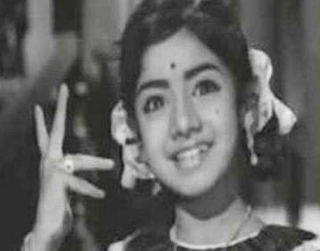 ওই বয়সেই তিনি অভিনয় করেন তৎকালীন নামী অভিনেত্রী ও পরে তামিলনাড়ুর মুখ্যমন্ত্রীর দায়িত্ব পাওয়া প্রয়াত জয়ললিতার সঙ্গে। ন’বছর বয়সে তাঁর প্রথম অভিনয় হিন্দি ছবিতে। ‘জুলি’ ছবিতেও ছিলেন পার্শ্বনায়িকার ভূমিকায়। তবে তাঁর প্রথম উল্লেখযোগ্য হিন্দি ছবি ‘ষোলওয়া সাওয়ান’।