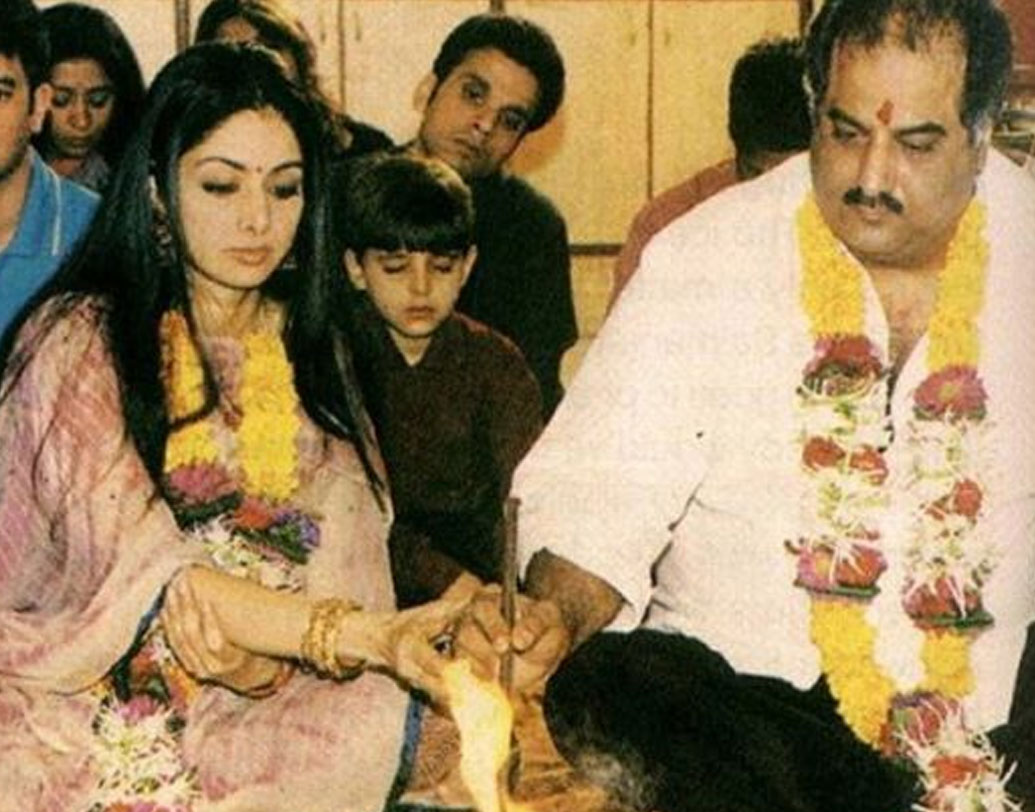 ১৯৯৬ সালে শ্রীদেবী বিয়ে করেন পরিচালক বনি কপূরকে। বনির দু’টি ছবি ‘জুদাই’ ও ‘হামারা দিল আপকে পাস হ্যায়’-এর নায়িকাদের চরিত্রের নামে শ্রীদেবী নিজের দুই মেয়ের নাম রেখেছিলেন। ‘জাহ্নবী’ ও ‘খুশি’। দুই মেয়েই শ্রীদেবীর খুব ঘনিষ্ঠ ছিল। শ্রীদেবী নিজেও তাঁর মায়ের উপর অত্যন্ত নির্ভরশীল ছিলেন।