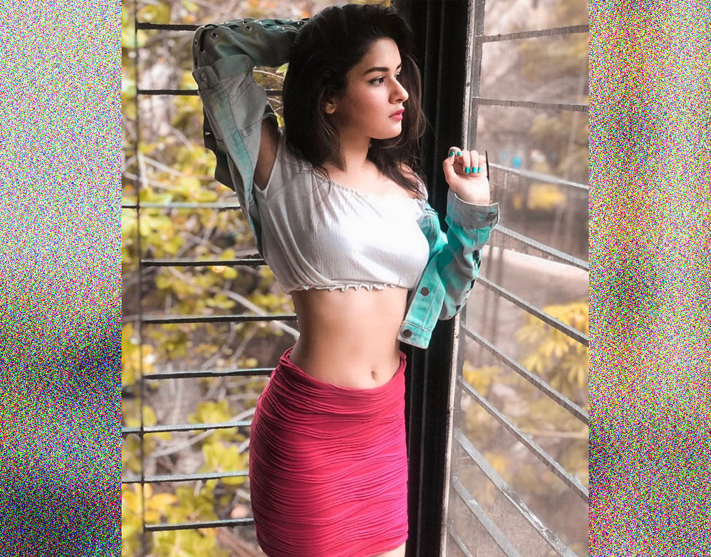 অবনীত কউর: অবনীতকে প্রথম দেখা গিয়েছিল ২০১০ সালের ইন্ডিয়ান রিয়েলিটি ডান্স প্রতিযোগিতায়। তখন তাঁর বয়স ছিল ৯ বছর। ১৯ বছরের অবনীতের ফলোয়ার সংখ্যা শাহিদ কপূরের সমান। ১ কোটি ৩০ লক্ষ।