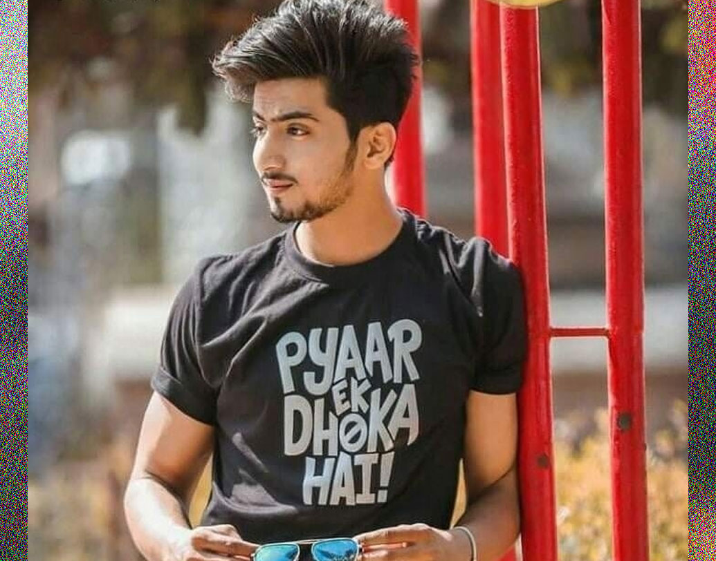 মিস্টার ফাইসু: ভারতীয় এই তরুণের টিকটক ফলোয়ারের সংখ্যা দু’কোটি ৩০ লক্ষেরও বেশি। যেখানে দীপিকা এবং প্রিয়ঙ্কার ইনস্টাগ্রাম ফলোয়ার দু’কোটি ৪০ লক্ষ। হাসনাইন খানের সঙ্গে তিনিও তবরেজ আনসারির মৃত্যু নিয়ে একটি ভিডিয়ো পোস্ট করে টিকটকের গাইডলাইন অগ্রাহ্য করেন। তাঁকেও বহিষ্কার করেছে টিকটক সংস্থা। বহিষ্কারের আগে পর্যন্ত ফাইসু-ই ছিলেন ভারতের মধ্যে সবচেয়ে জনপ্রিয় টিকটক স্টার।